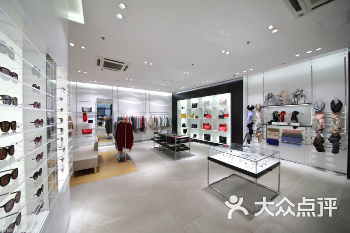 theory luxe(百联奥特莱斯广场店)店内环境图片 - 第4张