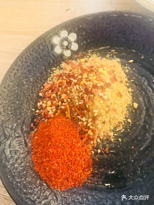 【位置】李村交警大队旁,门头斜斜的就是他.