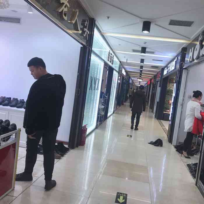 哈尔滨大新鞋城-"大新鞋城位于红旗大街上,宏图街附近