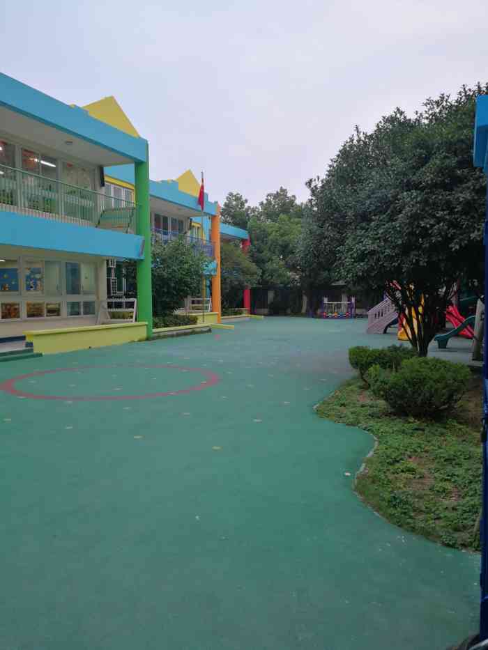 科大幼儿园-"位于华源国际城里面,和小区盖好时配套建成.