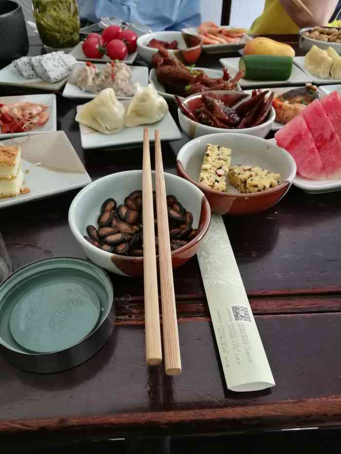 青藤茶馆(南山店)-"自助餐种类还算多,环境好.但服务太差.