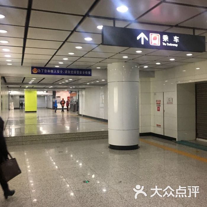 沈阳站-地铁站