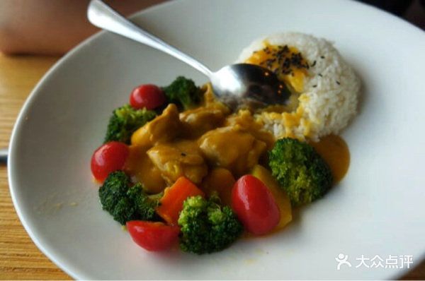 外部环境真的很糟糕,地址也是长寿路很边缘.