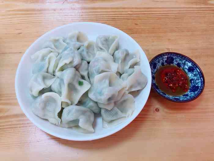 山东水饺(春泉路店"家门口新开的饺子09馆,店面较小,饺子是.