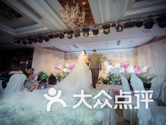 婚纱定制馆_定制婚纱图片(2)