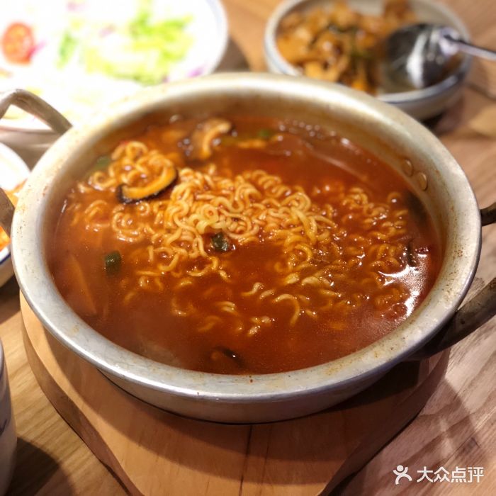 明洞王妃家·冷鲜烤肉专门店(天一广场店)牛肉辛拉面图片