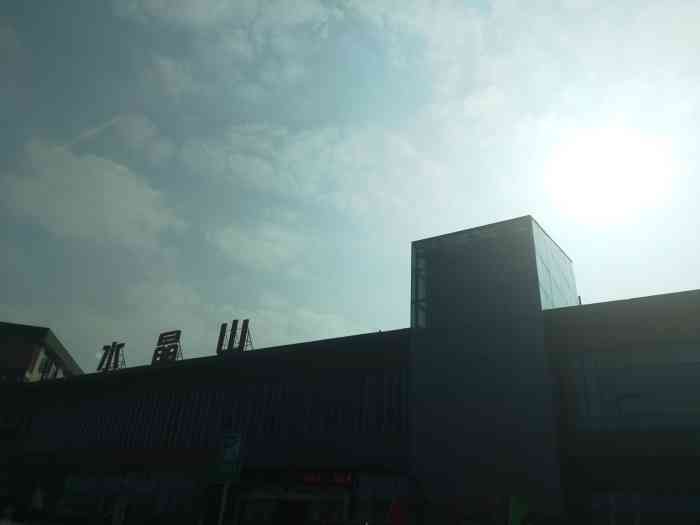 水晶山服务区-"1月28号还是非常时期,因为冠状肺炎.