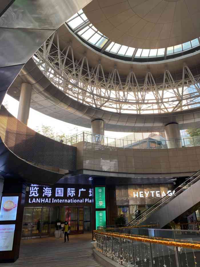 览海国际广场-"一个不是很大的商场,就开在环球金融旁