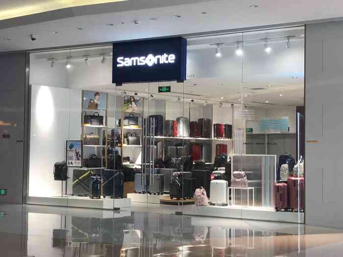 新秀丽(万象城店)-"哈哈,没有想到万象城也能有这个专卖店,开.