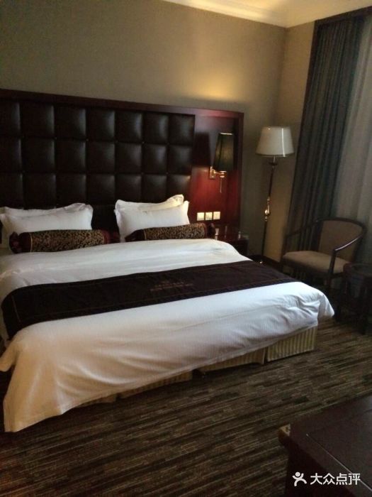 非常本地化的酒店,服务人员素质很差,我一.-和