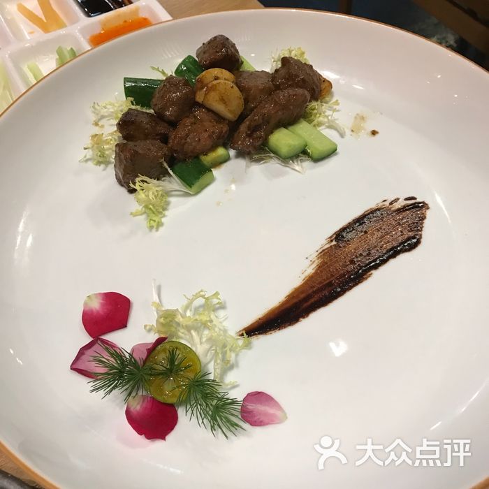 璞月中华意境菜雪花牛肉粒图片-北京创意菜-大众点评网