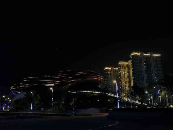 燕湖公园-"回老家溧阳,晚上又一次徒步燕湖公园,夜景.