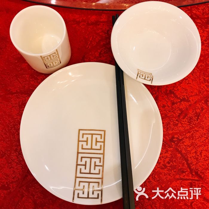 香轩中餐厅餐具摆设图片 第1张