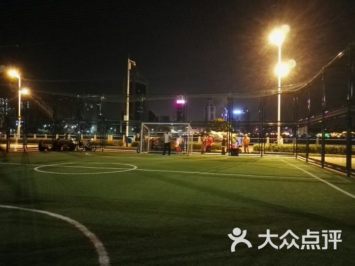 八大峡广场笼式足球场图片 - 第2张