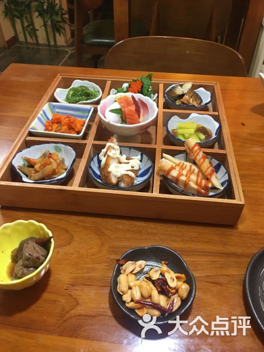 考完试直奔南站下了东西餐饮放动车就和酒店宣传词朋友v东西美食城图片