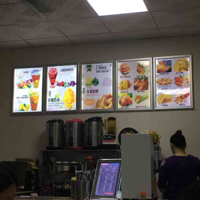 大口九炸鸡汉堡(仲恺学院店)-"一说到吃鸡就想到的大口九 和朋友聊天