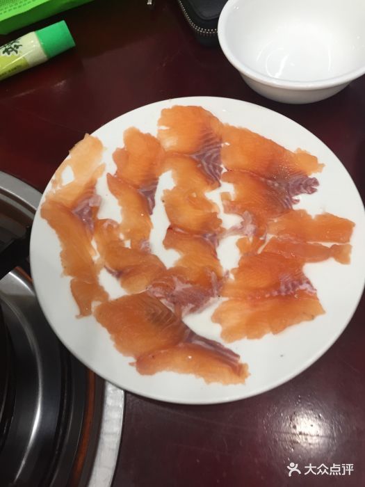 两个人吃都还没吃得完,排骨份量很足,老板.-纳