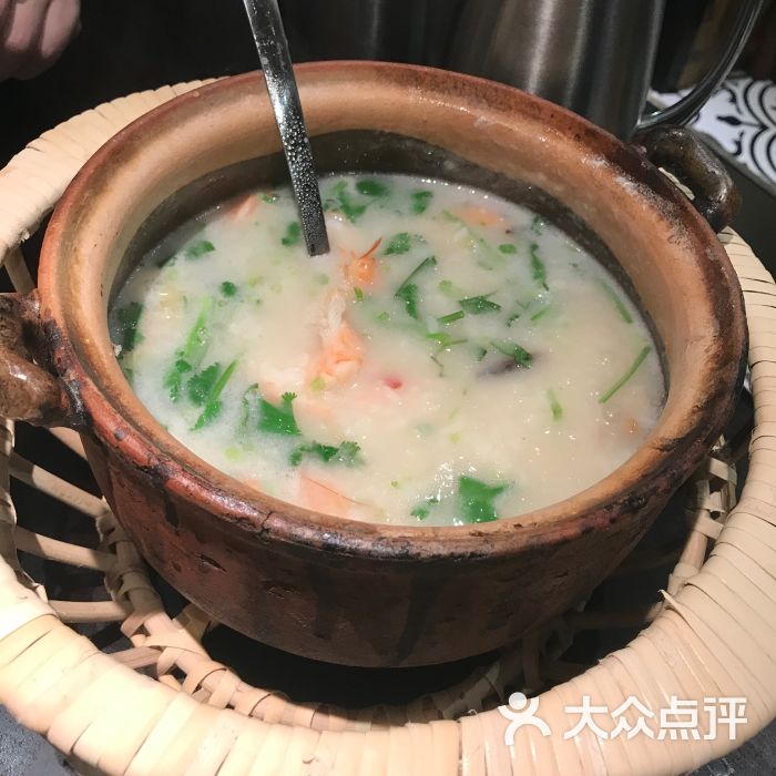 鲍鱼鲜虾砂锅粥