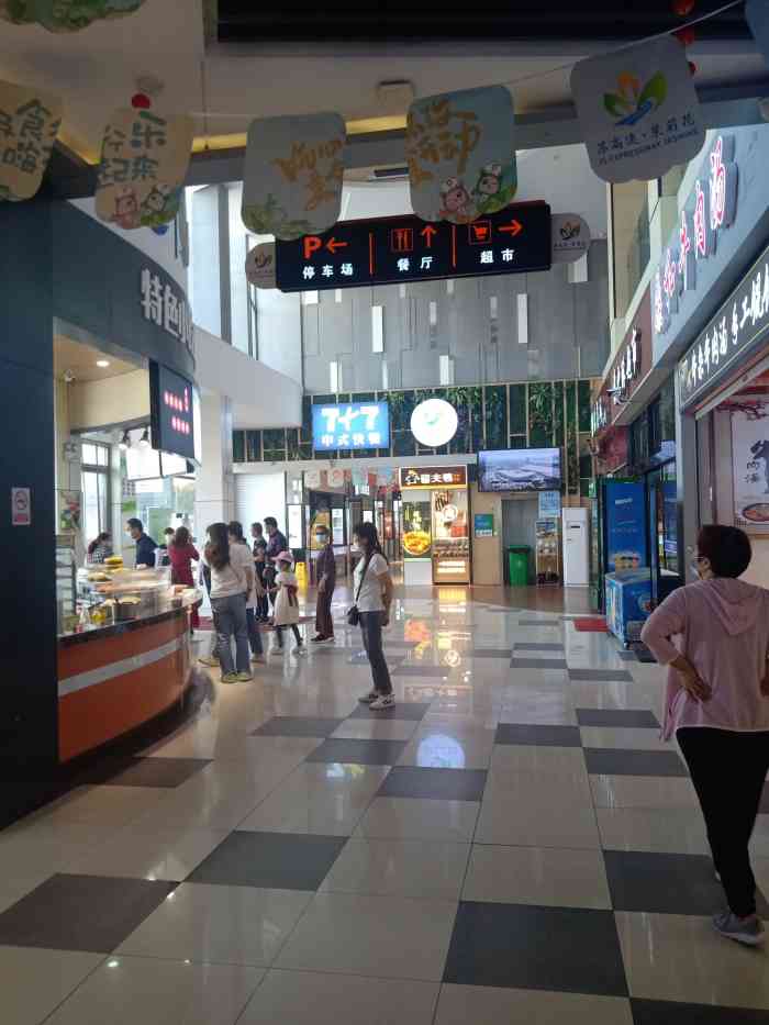 常州芙蓉服务区停车场-"返程路上,停在了这个服务区.
