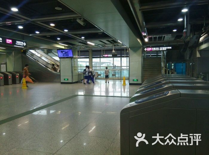 沙贝-地铁站b出口出闸口图片 - 第3张