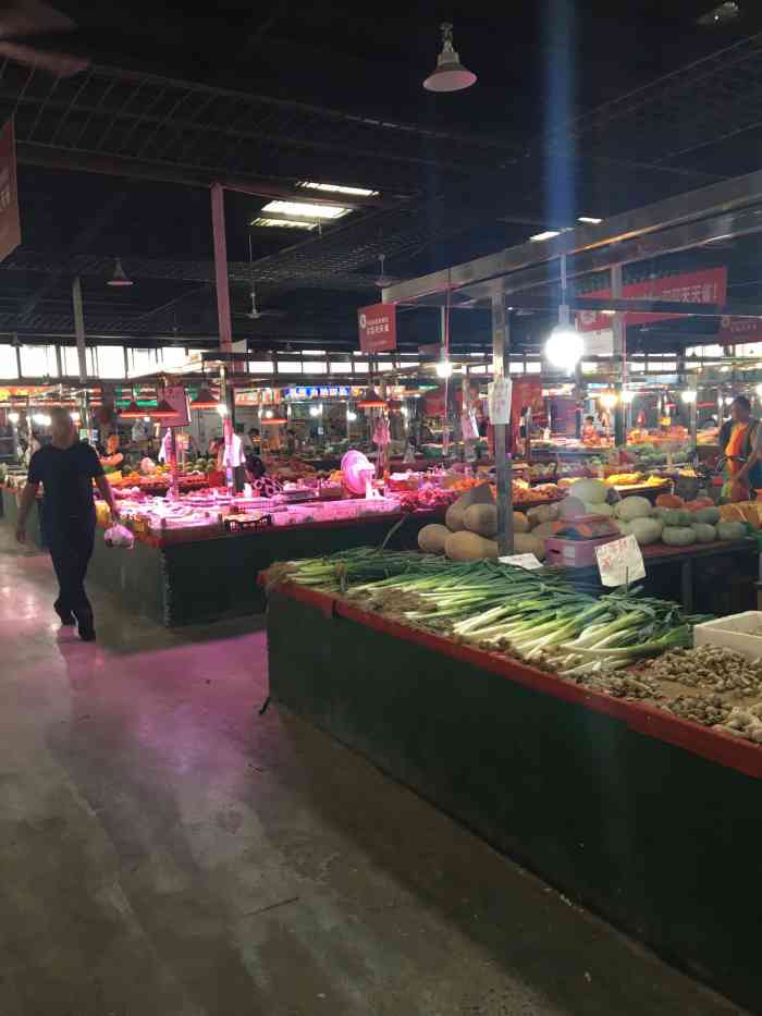 水木天成综合农贸副食品批发零售市场"来旁边的生鲜买东西顺便逛逛