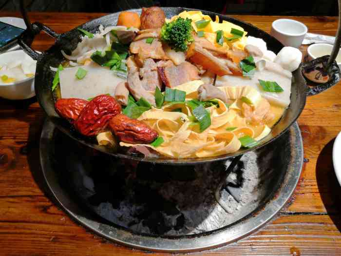 胜利吊锅城(桥头老店"吊锅是湖北地区很有特色的美食,每次去罗田.