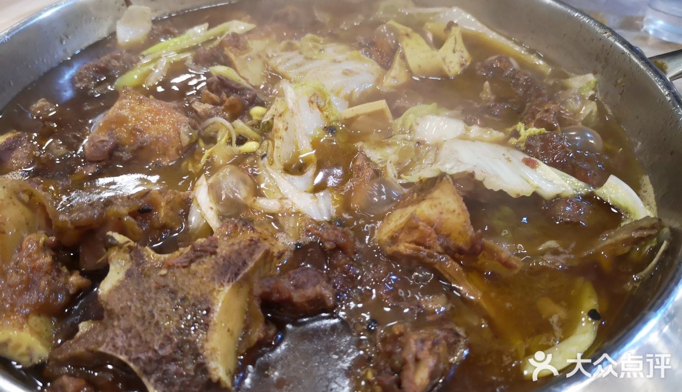 想吃牛骨头锅,干煸藕丝,于是搜了这家潮汕牛肉火锅店