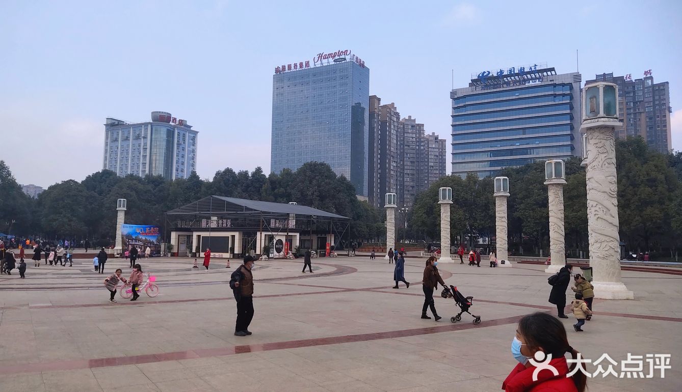 利州广场,广元的地标性建筑之一