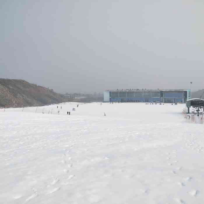 西柏坡温泉滑雪场