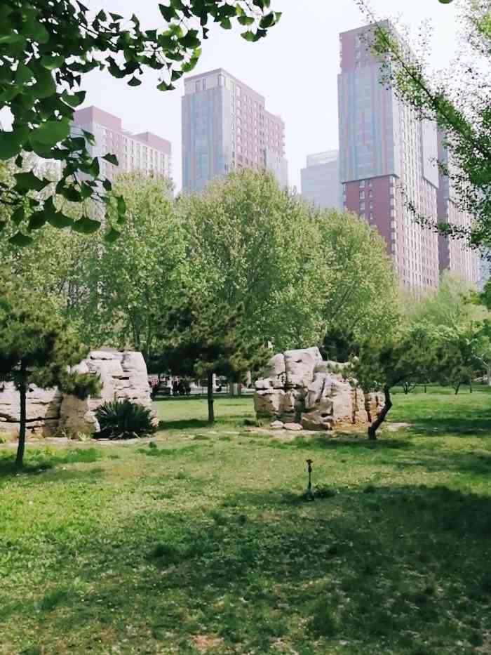 石门公园-"石门公园,位于裕华区槐中路富强大街东北角.