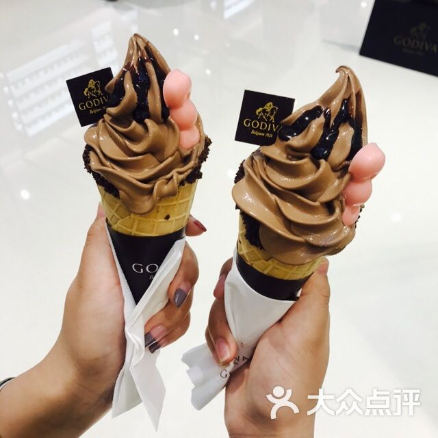 巧克力甜筒