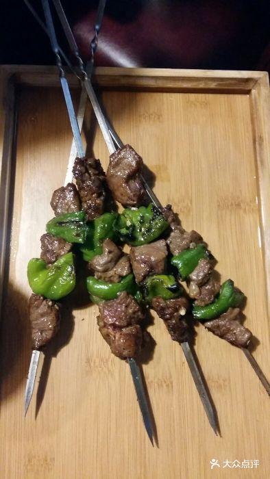 瓦伦丁烧烤土火锅烤青椒牛肉粒图片 第1张