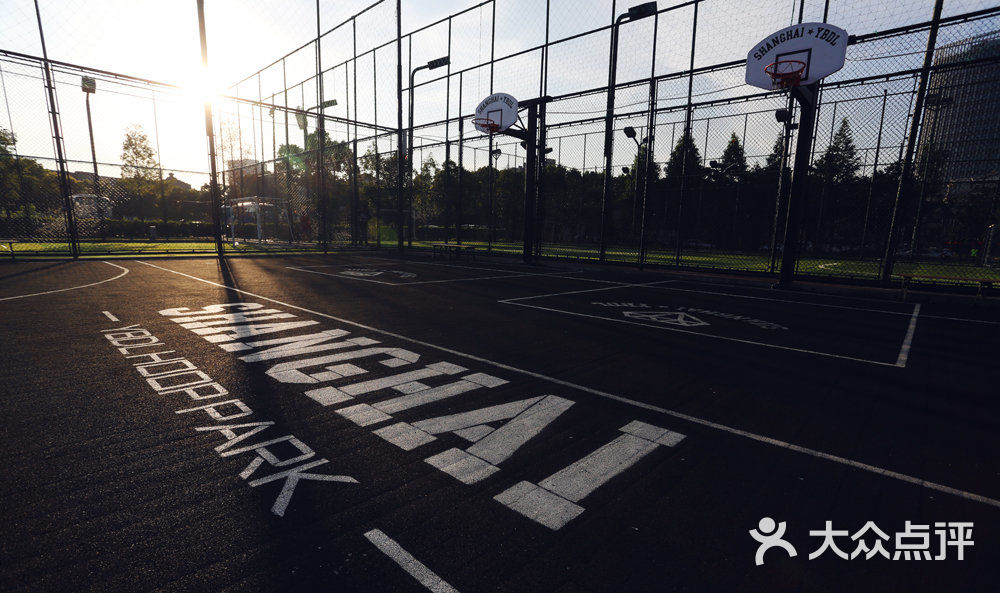 丁彦雨航篮球公园图片