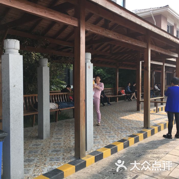 荷叶山服务区