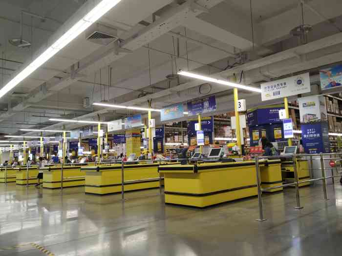 麦德龙属于仓储型超市,感觉家里人口多的,用量大的可以过来买东西