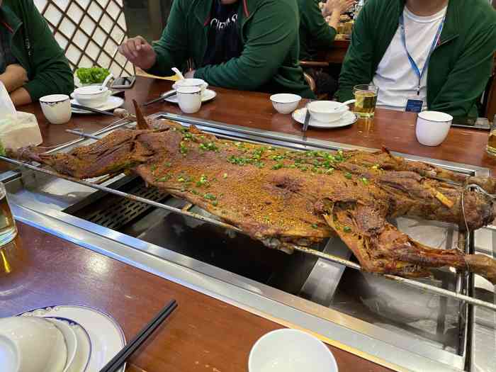 牧羊庄烤全羊-"顶着狂风暴雨去的,出乎意外的好吃,点.