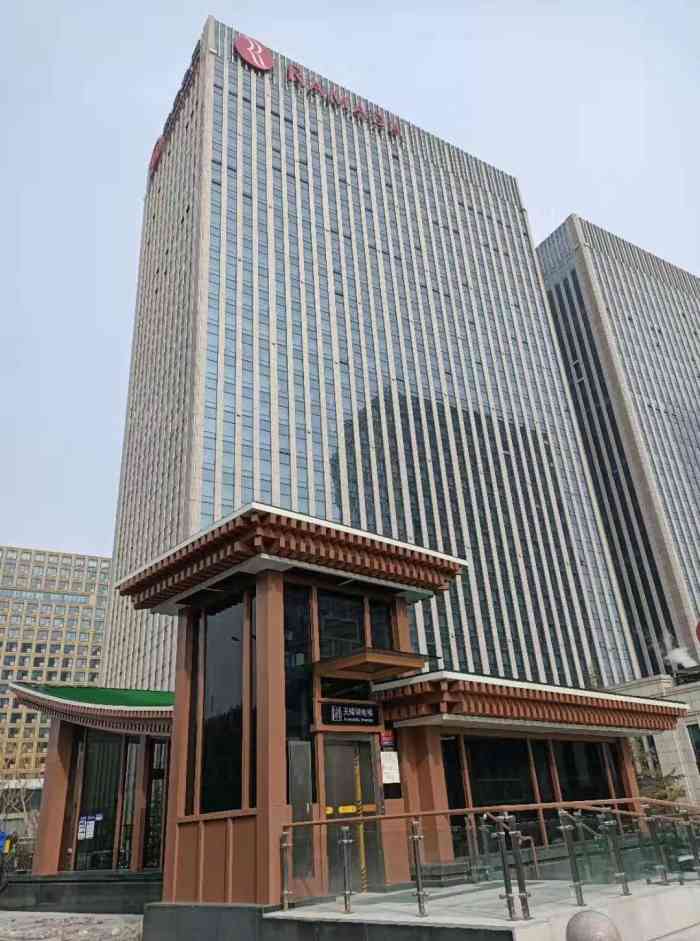 济南地铁龙奥大厦站-"龙奥大厦站位于济南奥体中心西