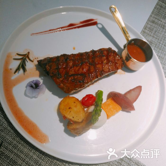 香草山西餐厅(人民广场店)果木丹佛牛扒图片 - 第1张