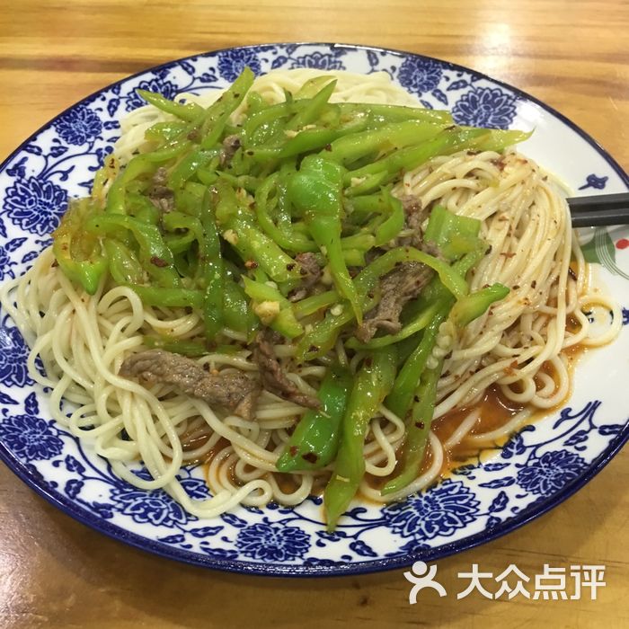 伊肥苑牛肉面青椒牛肉盖浇面图片-北京小吃快餐-大众