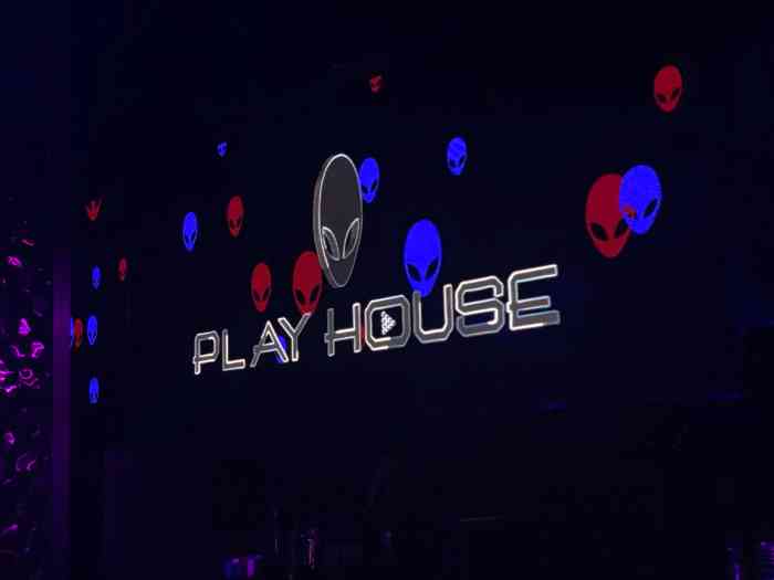 play house酒吧"这个酒吧在地下一层,进去网不太好,但是有.