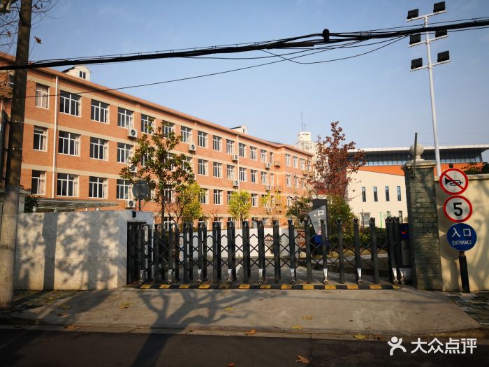 上海市曹杨第二中学附属学校图片