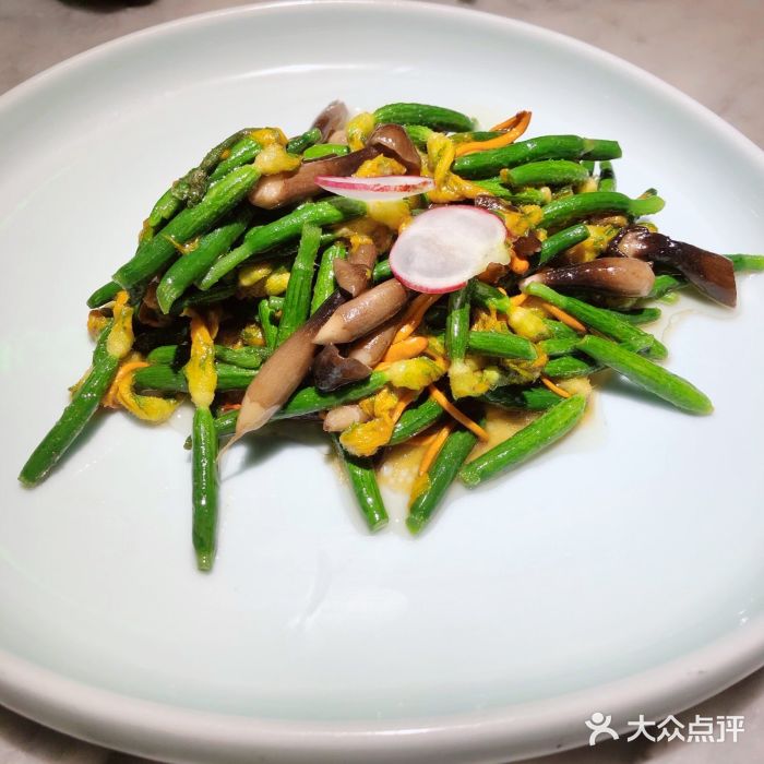 鸡枞菌炒童子黄瓜