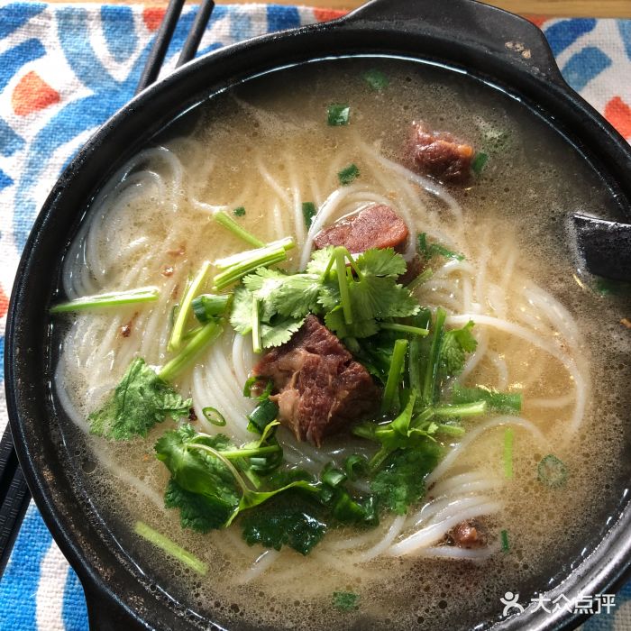 砂锅牛肉米线