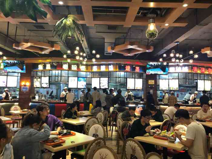 匆匆那年-"来到郑州大学新校区,在校园众多的食堂里惊