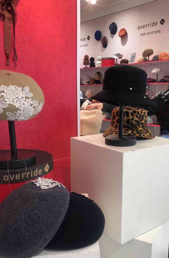 打分 #override  帽子的款式很多 式样也很漂亮