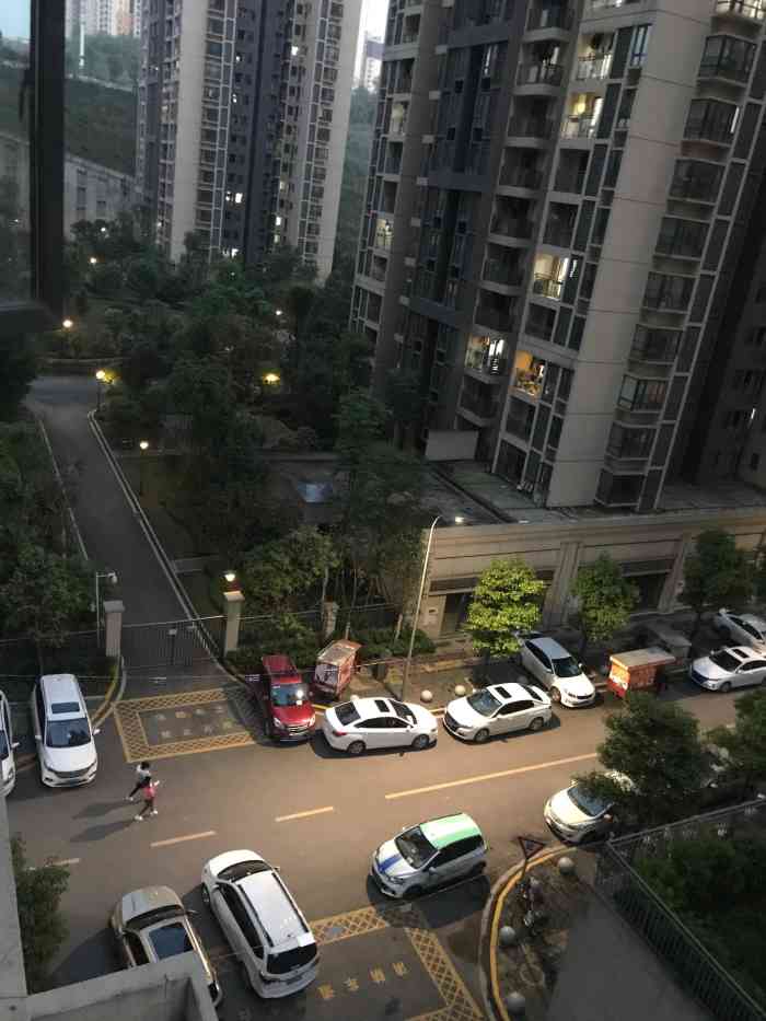 碚都佳园-"讲真这边还没有发展得成熟,我的天呀,停车.