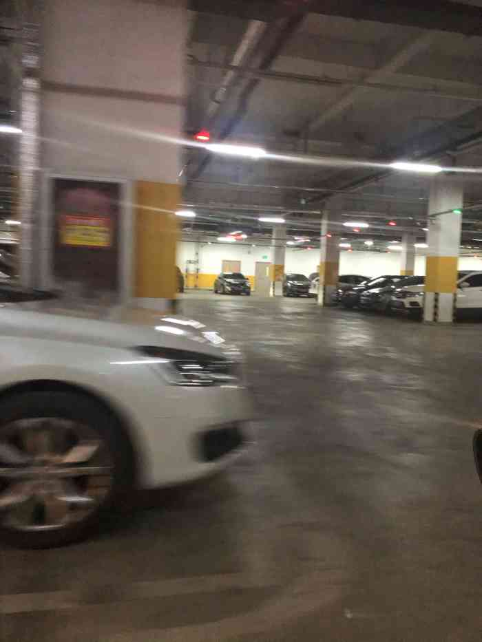 乐多港奥特莱斯购物中心停车场