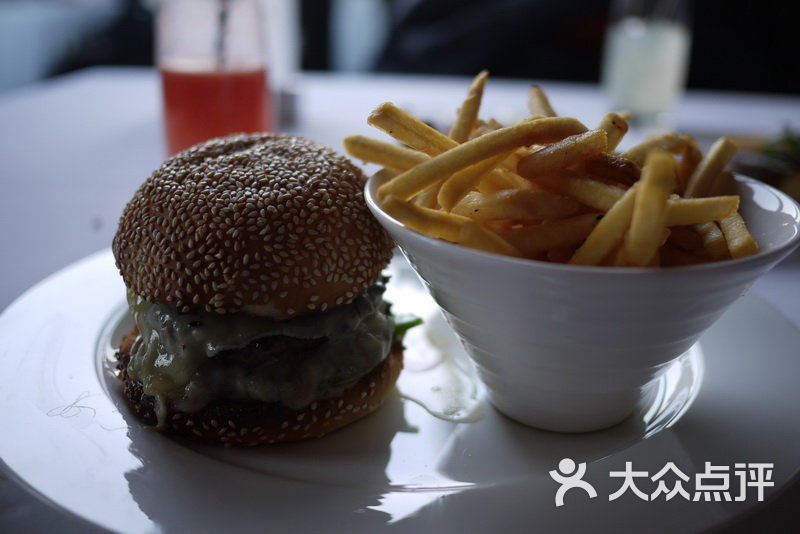 cheese burger,chocolate cake cheese burger