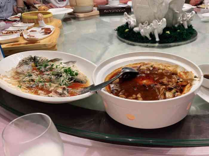 打分 服务元耿连瑞很好 上菜速度很快 菜品很好 都光盘行动