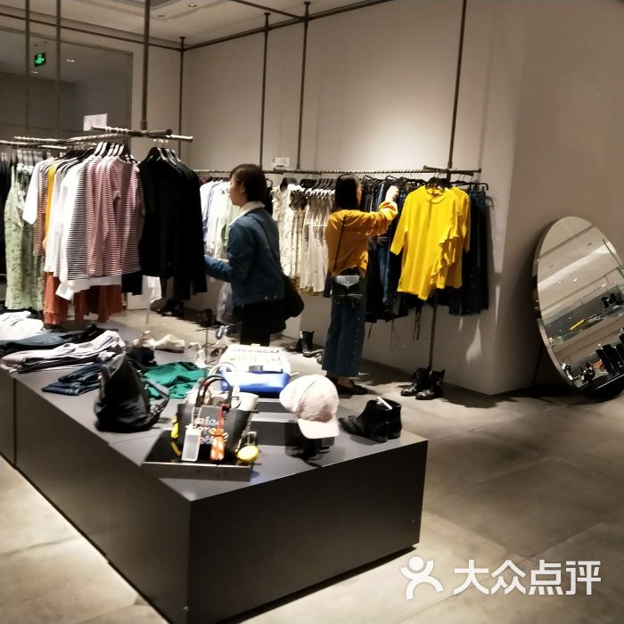 urbanrevivo(合生汇店)店内环境图片 - 第8张